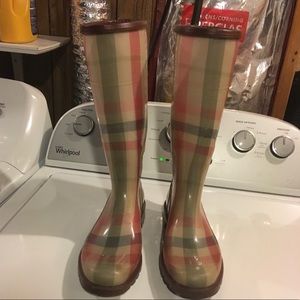Burberry limited edition rainboot